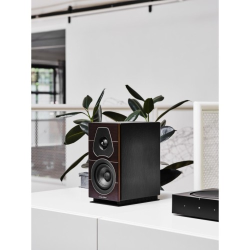 SONUS FABER LUMINA I, LENTYNINĖ GARSO KOLONĖLĖ REKOMENDUOJAMA STIPRINTUVO GALIA: 30W – 100W, JAUTRUMAS 84DB SPL (2.83V/1M), DAŽNIŲ ATKŪRIMO DIAPAZONAS: 65 HZ – 24 KHZ 