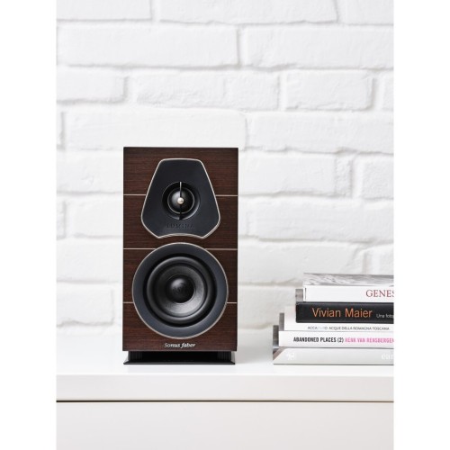 SONUS FABER LUMINA I, LENTYNINĖ GARSO KOLONĖLĖ REKOMENDUOJAMA STIPRINTUVO GALIA: 30W – 100W, JAUTRUMAS 84DB SPL (2.83V/1M), DAŽNIŲ ATKŪRIMO DIAPAZONAS: 65 HZ – 24 KHZ 