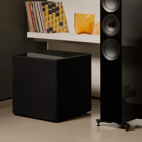 KEF KUBE 15 MIE, AKTYVI ŽEMŲ DAŽNIŲ KOLONĖLĖ. DAŽNIŲ DIAPAZONAS: 20 HZ – 140 HZ (±3 DB). RMS GALIA: 300 W MAKSIMALI GALIA: 600 W  