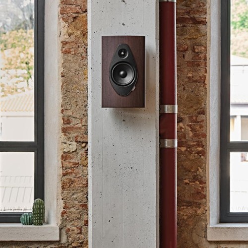 SONUS FABER SONETTO WALL G2, ANT SIENOS KABINAMA KOLONĖLĖ REKOMENDUOJAMA STIPRINTUVO GALIA: 30 - 200 W, DAŽNIŲ ATKŪRIMO DIAPAZONAS:  60 - 40,000 HZ 