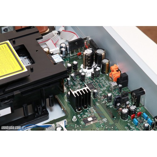​ONKYO C-7030 – AUKŠTOS KOKYBĖS CD GROTUVAS, DISKŲ SUDERINAMUMAS: AUDIO CD, CD-R/CD-RW, MP3 IR WMA FAILAI. 