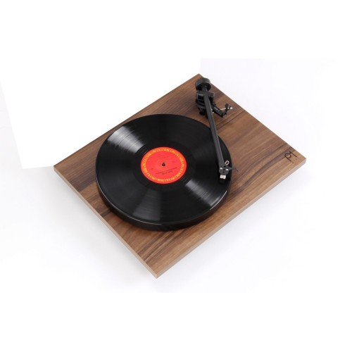 REGA PLANAR 1 PLUS PATEFONAS PLOKŠTELIŲ GROTUVAS SU PHONO KOREKTORIUMI KOREKCINIU STIPRINTUVU 