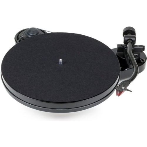 PRO-JECT RPM 1 CARBON PATEFONAS GALIMI GREIČIO VARIANTAI 33, 45 APS/MIN SU MECHANINIU GREIČIŲ KEITIKLIU, DIRŽINĖ PAVARA 