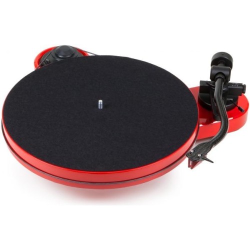 PRO-JECT RPM 1 CARBON PATEFONAS SU 2M RED KARTRIDŽU GALIMI GREIČIO VARIANTAI 33, 45 APS/MIN SU MECHANINIU GREIČIŲ KEITIKLIU, DIRŽINĖ PAVARA 