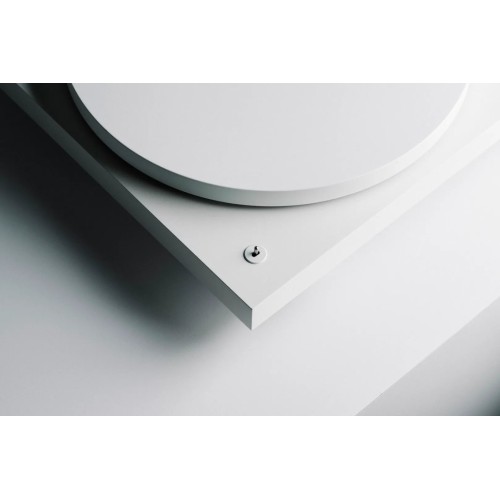 PRO-JECT DEBUT PRO B WHITE EDITION – AUKŠTOS KLASĖS VINILO GROTUVAS/PATEFONAS. PAVARA: DIRŽINĖ (BELT-DRIVE). PLOKŠTELĖS GREIČIAI: 33 1/3, 45 IR 78 APS./MIN. 