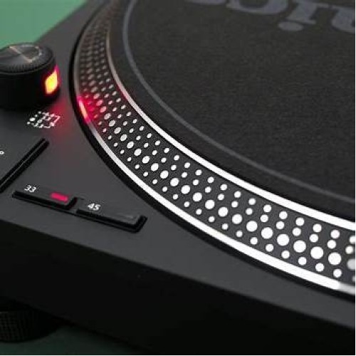 TECHNICS SL-1210MK7 – PROFESIONALUS TIESIOGINĖS PAVAROS RANKINIS PATEFONAS, PLOKŠTELĖS SUKIMOSI GREIČIAI: 33 1/3, 45, 78 APS./MIN.  GREITAVEIKOS REGULIAVIMAS:  ±8 %, ±16 %  