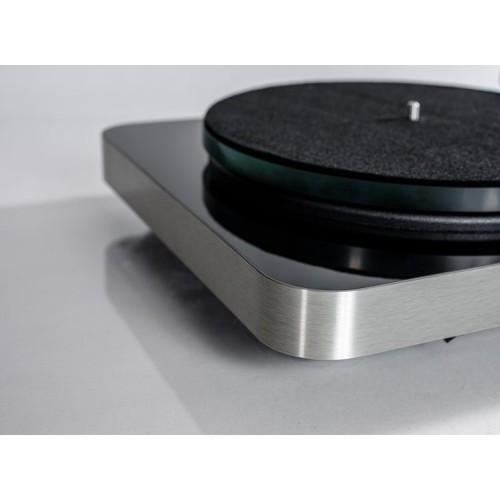 ELAC MIRACORD 70 PLOKŠTELIŲ GROTUVAS PASIRENKAMAS GREITIS 33 – 45 U/MIN DAŽNIŲ JUOSTA 20 HZ – 20 KHZ  SEKIMO GALIA 2,0 ± 0,5 G, 20 ± 5 MN 