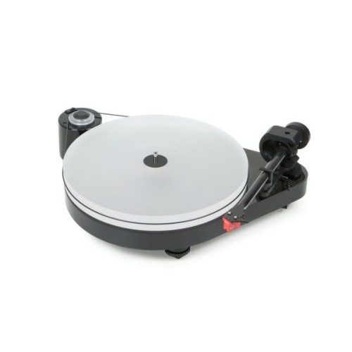 PRO-JECT RPM 5 CARBON PATEFONAS GALIMI GREIČIO VARIANTAI 33,45 APS/MIN, SU MECHANINIU GREIČIO REGULIAVIMU, DIRŽINĖ PAVARA 