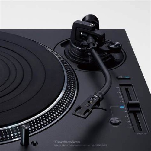 TECHNICS SL-1210GR2 - AUKŠTOS KLASĖS TIESIOGINĖS PAVAROS PATEFONAS, SUKIMOSI GREIČIAI: 33 1/3, 45 IR 78 APS./MIN.  GREITAVEIKOS REGULIAVIMAS:  ±8 %, ±16 %  