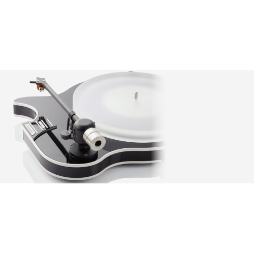 ​​CLEARAUDIO - CELEBRITY “AL DI MEOLA” EDITION – IŠSKIRTINIS, RIBOTO LEIDIMO PATEFONAS, KASETĖ: MM TIPO „CELEBRITY“ SU ELIPSĖS FORMOS DEIMANTINE ADATA; DAŽNIŲ JUOSTA: 20 HZ – 20 KHZ; IŠĖJIMO ĮTAMPA: ~3,6 MV. 