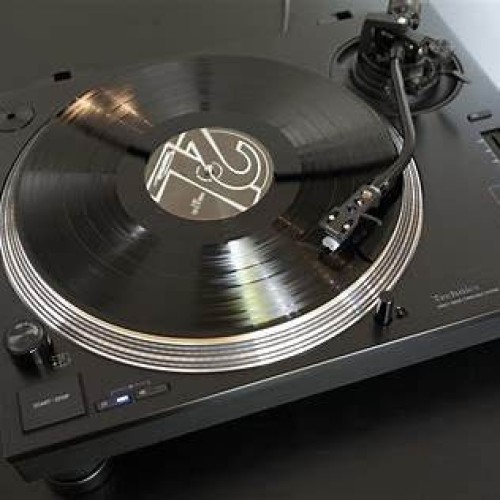 TECHNICS SL-1210G - AUKŠTOS KLASĖS TIESIOGINĖS PAVAROS PATEFONAS, SUKIMOSI GREIČIAI: 33 1/3, 45 IR 78 APS./MIN.  GREITAVEIKOS REGULIAVIMAS: ±8 % IR ±16 %.  
