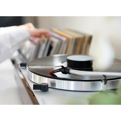 ORTOFON CONCORDE MUSIC RED PATEFONO KARTRIDŽAS SU GALVUTE, DAŽNIŲ JUOSTA 20-25.000 HZ (+3 / -1 DB), IŠĖJIMO LYGIS - 6 MV 