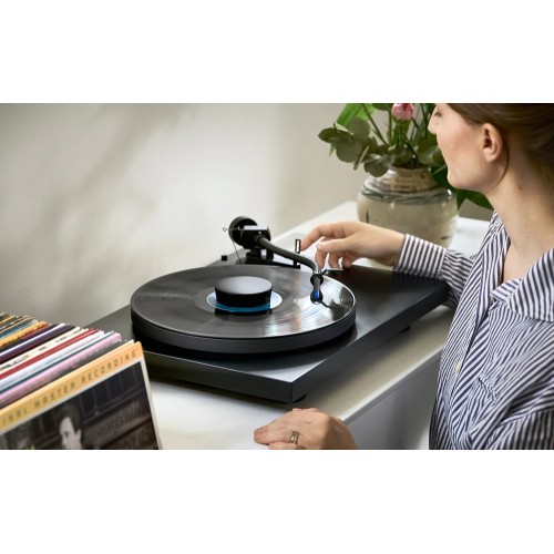 ORTOFON CONCORDE MUSIC BLUE PATEFONO KARTRIDŽAS SU GALVUTE, DAŽNIŲ JUOSTA 20-25.000 HZ (+2 / -1 DB), IŠĖJIMO LYGIS - 6 MV 