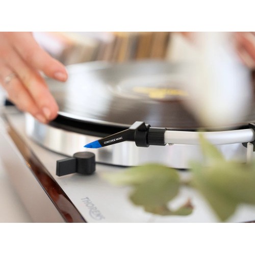 ORTOFON CONCORDE MUSIC BLUE PATEFONO KARTRIDŽAS SU GALVUTE, DAŽNIŲ JUOSTA 20-25.000 HZ (+2 / -1 DB), IŠĖJIMO LYGIS - 6 MV 