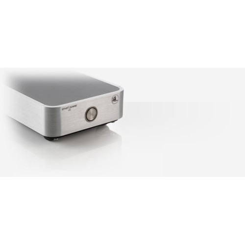CLEARAUDIO SMART POWER 12V – AUKŠTOS KLASĖS MAITINIMO ŠALTINIS, SKIRTAS CONCEPT IR PERFORMANCE DC SERIJOS PATEFONAMS. BATERIJA: 12 V, 5000 MAH NIMH. MAITINIMAS: 100–240 V AC, 50–60 HZ, MAKS. 1,4 A. 