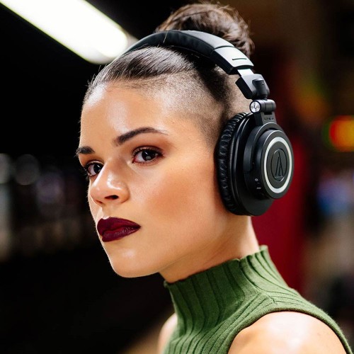 AUDIO TECHNICA ATH-M50X PROFESIONALIOS MONITORINĖS ON-EAR TIPO LAIDINĖS AUSINĖS DAŽNIŲ JUOSTA: 15 - 28,000 HZ, JAUTRUMAS 99 DB. VARŽA 38 OMAI 